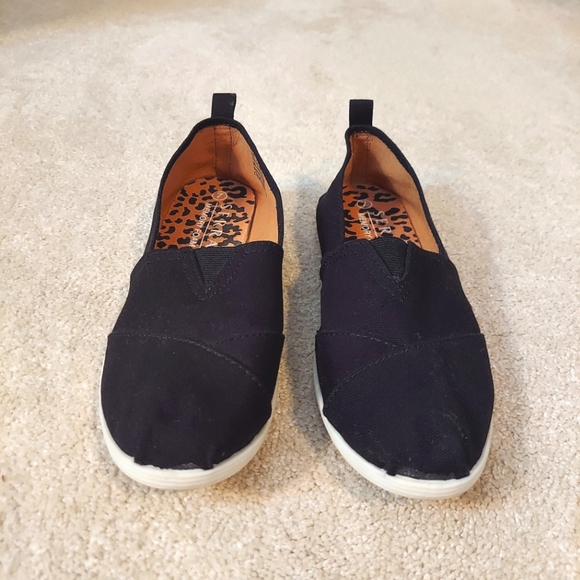 serra slip on shoes